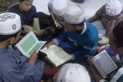 Sedekah subuh Al Qur'an tuk yatim tahfidz
